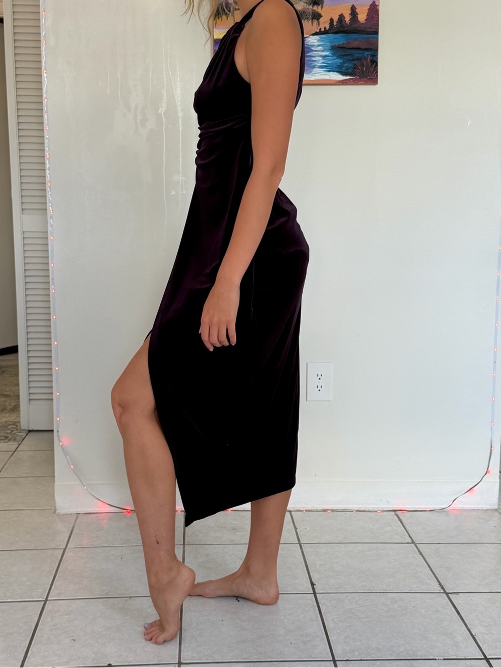 Elegant Violet Velvet One-Shoulder Midi Dress with Side Slit - Picture 3 of 6